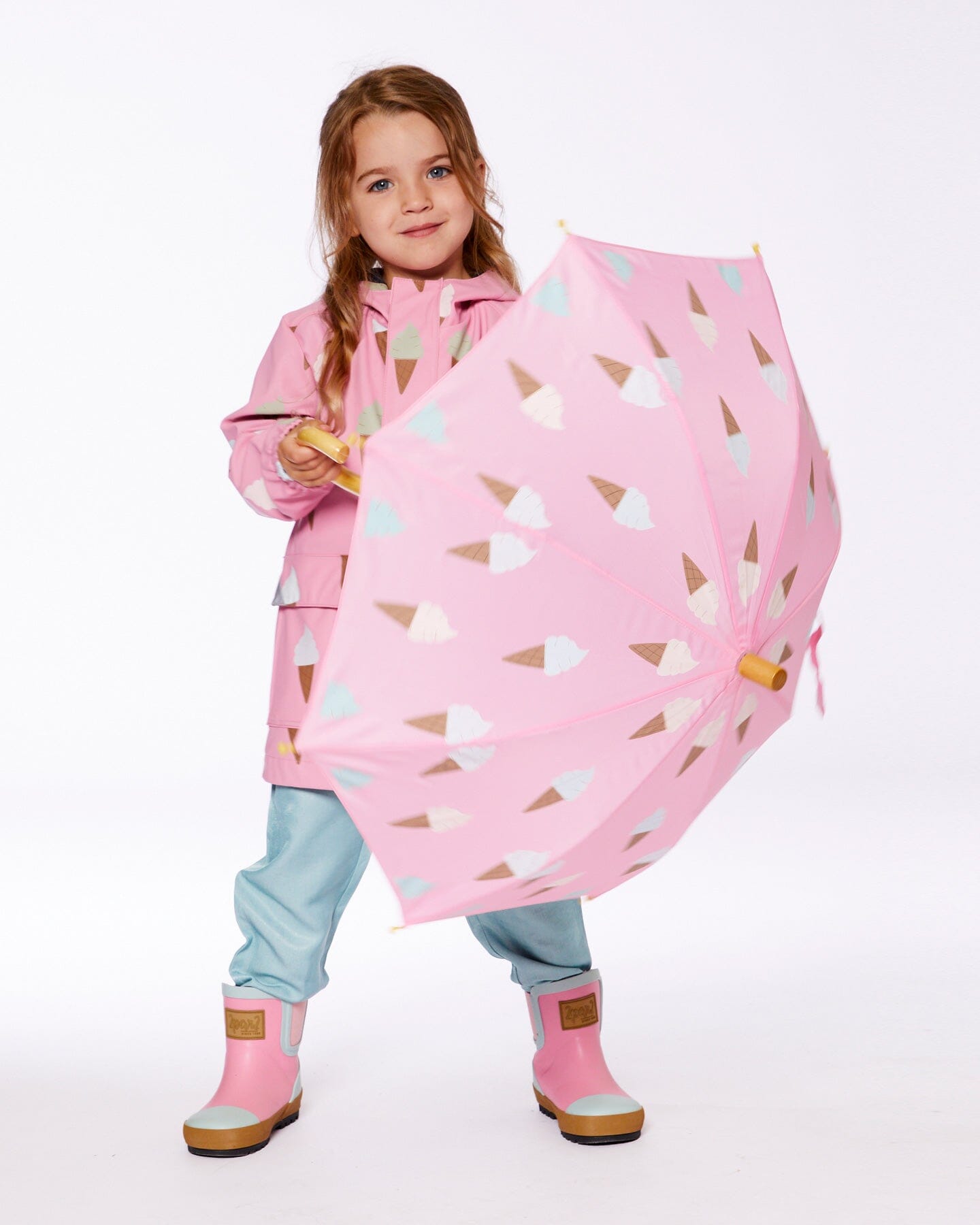 Pink Umbrella With Cones That Change Color Upon Contact With Water-1